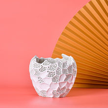 Load image into Gallery viewer, Ceramic vases Shell - modern design
