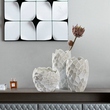 Load image into Gallery viewer, Ceramic vases Shell - modern design
